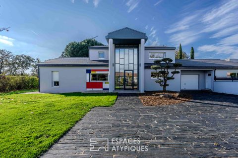 Villa contemporaine d’envergure et sa somptueuse piscine intérieure