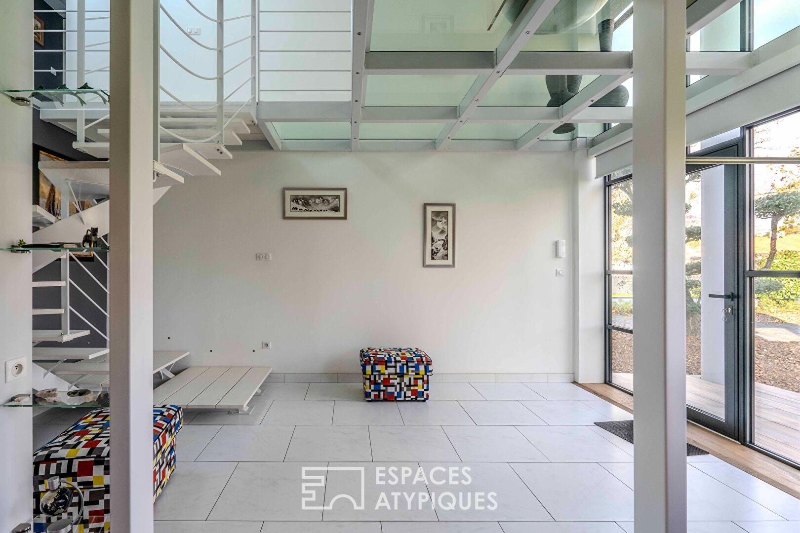 Villa contemporaine d’envergure et sa somptueuse piscine intérieure