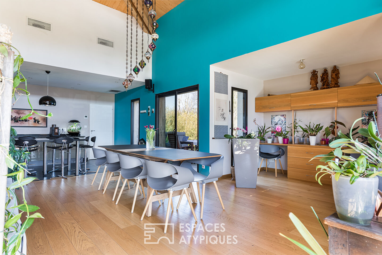 Contemporaine dans un écrin de verdure au Burgaud