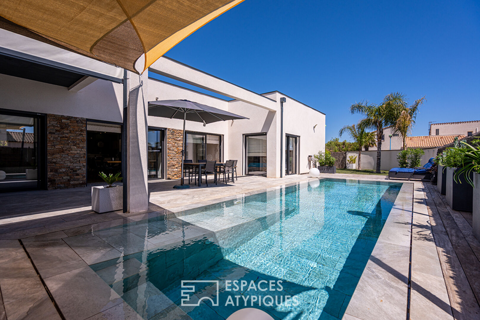 Villa d’architecte avec piscine miroir
