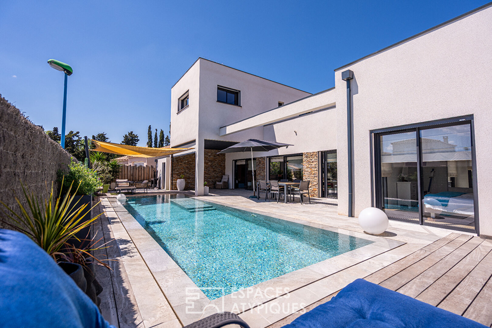 Villa d’architecte avec piscine miroir