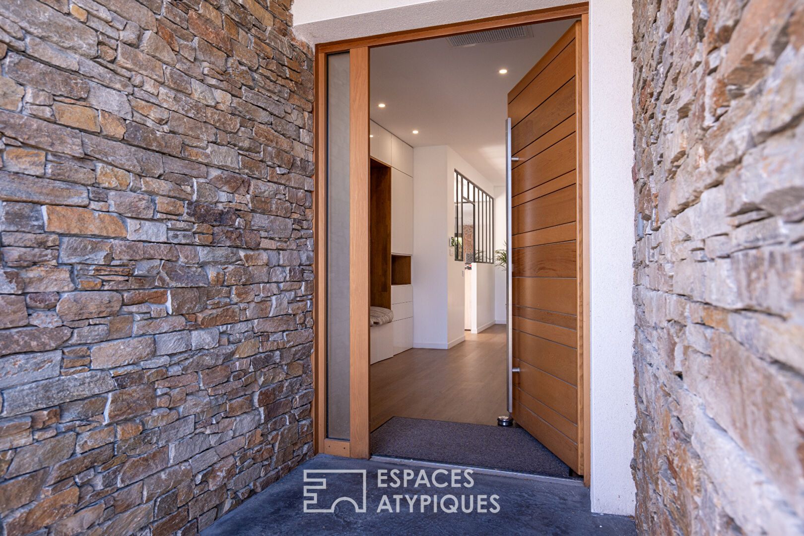 Villa d’architecte avec piscine miroir