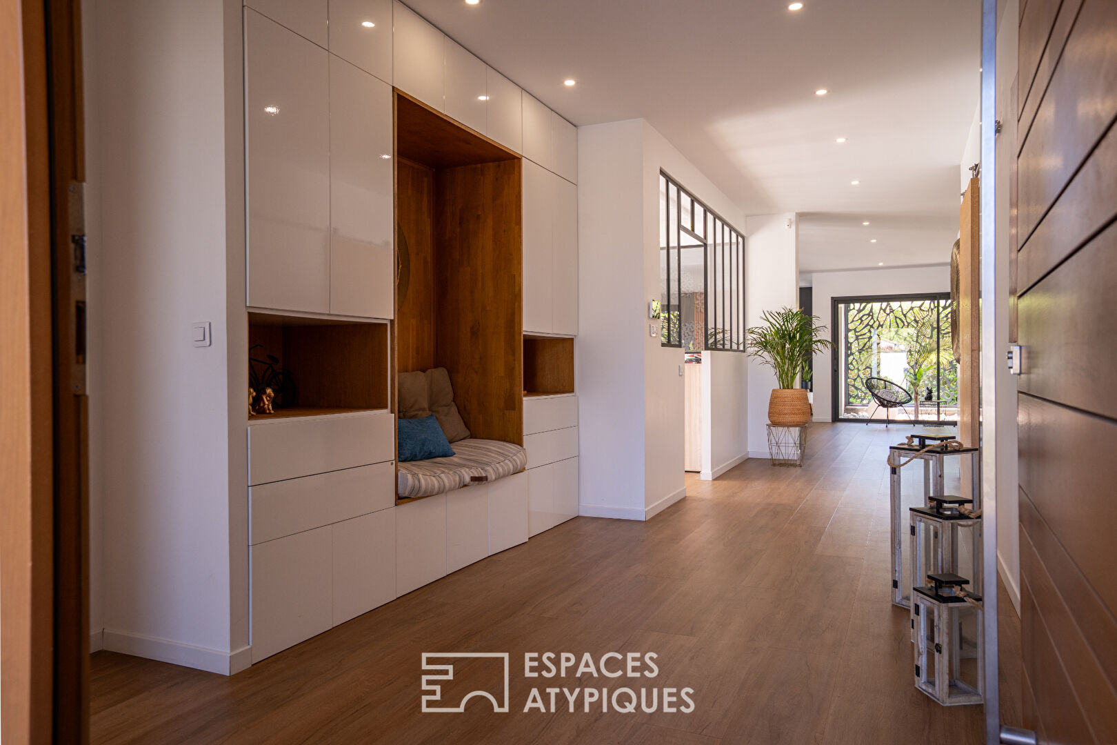 Villa d’architecte avec piscine miroir