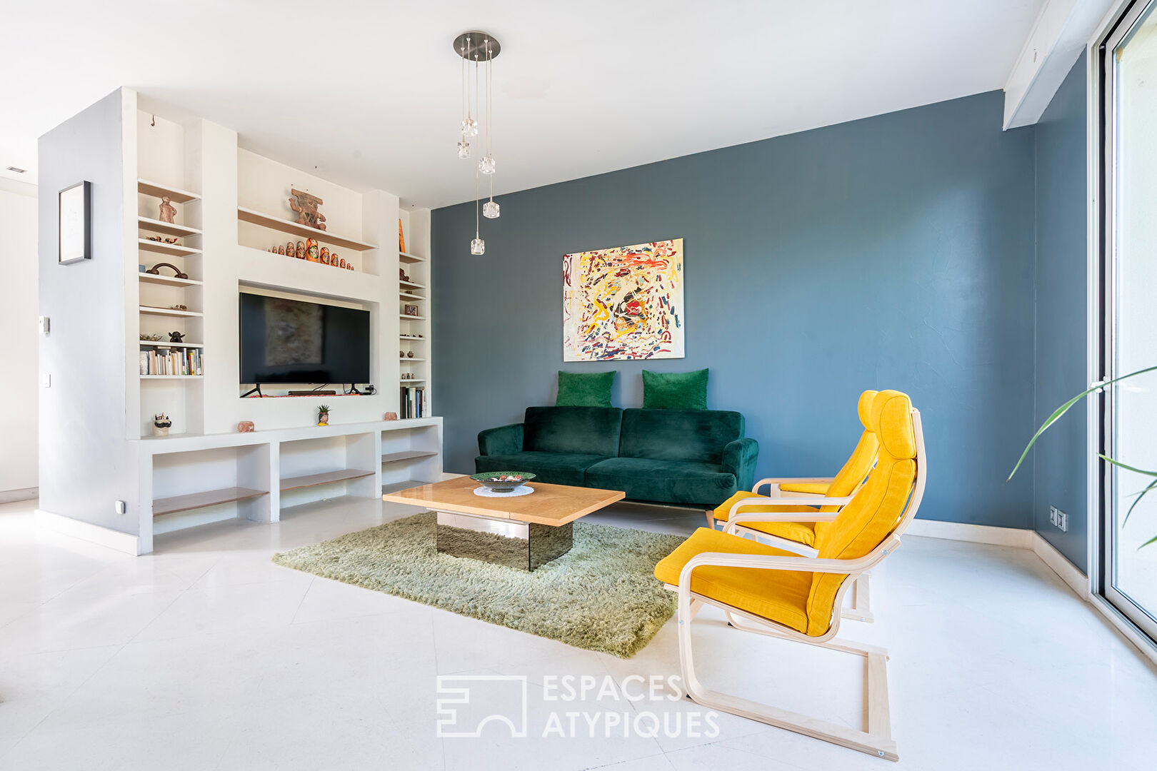 Maison d’architecte avec double garage et jardin