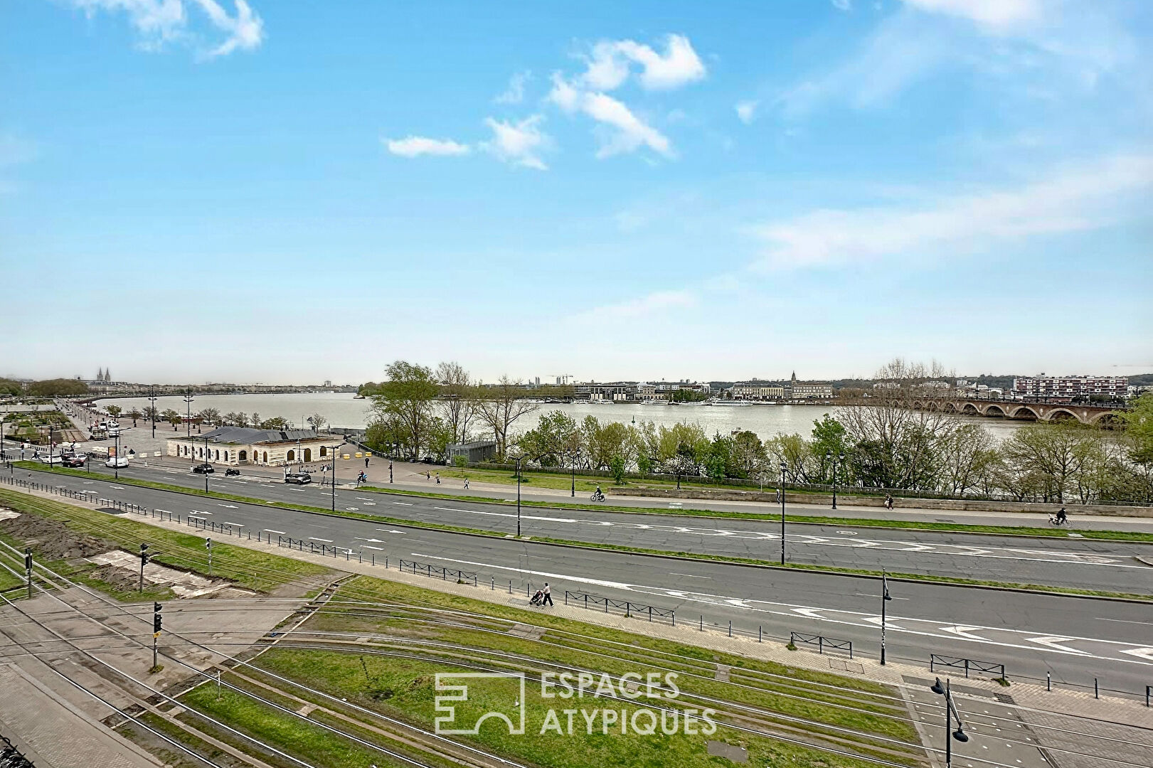Dernier étage charmant en duplex avec vue Garonne