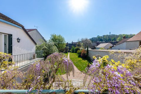 Majestueuse demeure de maître et revenus locatifs pérennes au coeur historique de Maule