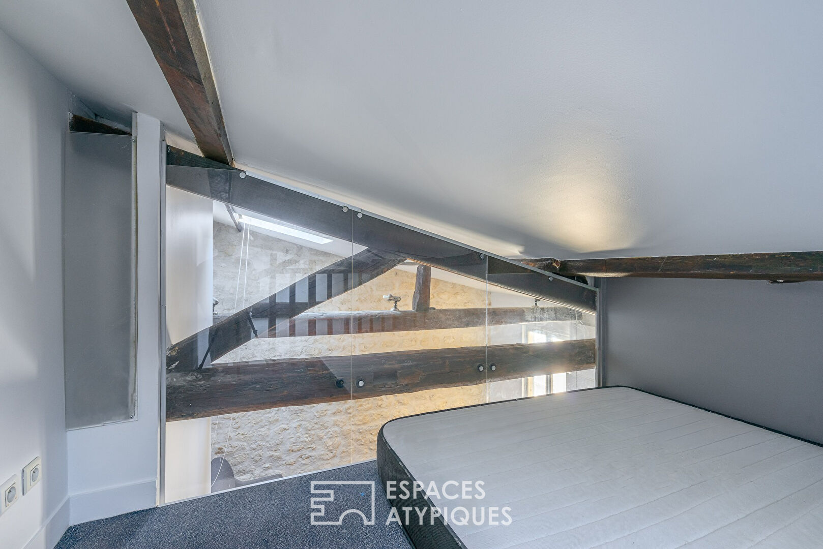 Attic studio near Charonne