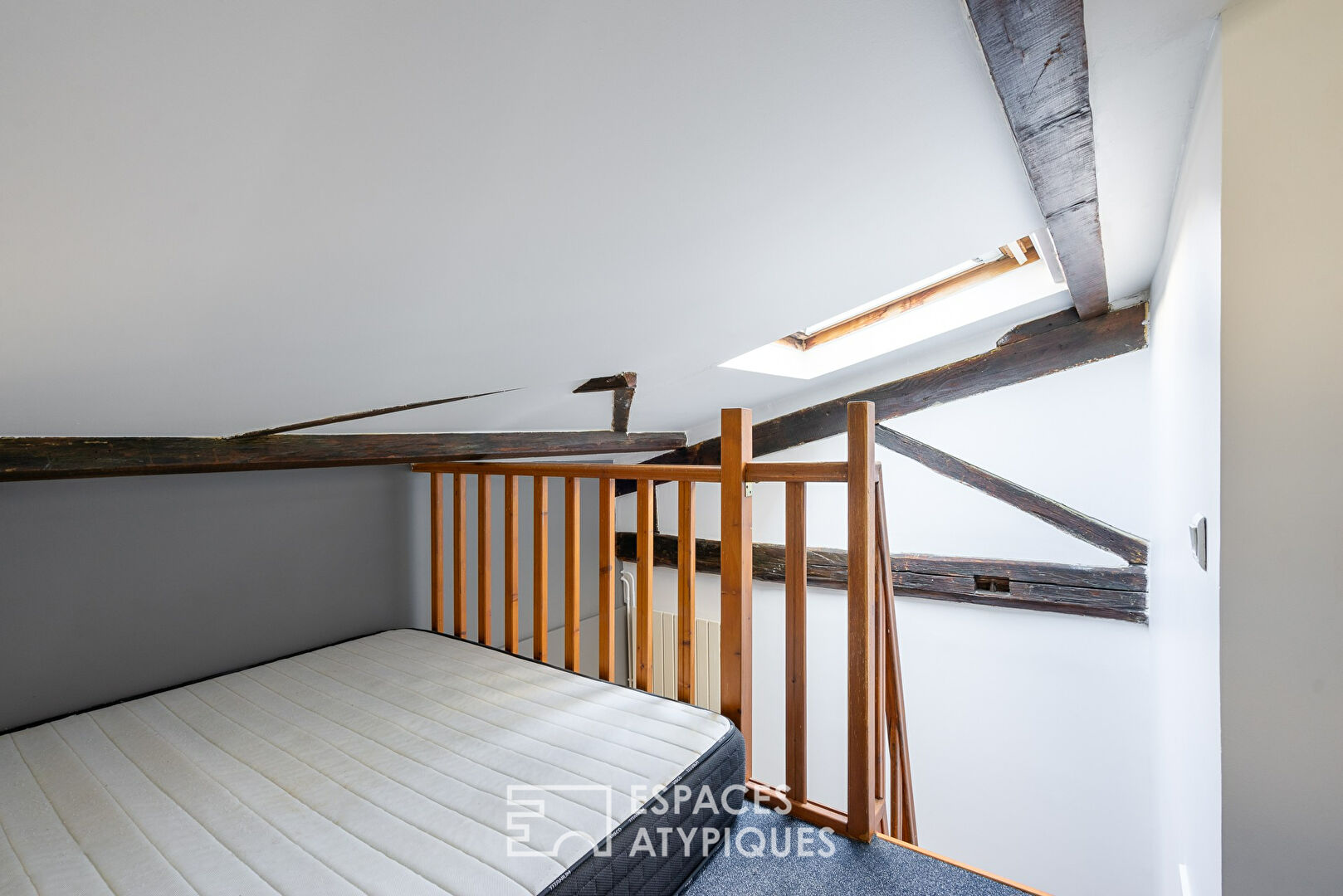 Attic studio near Charonne