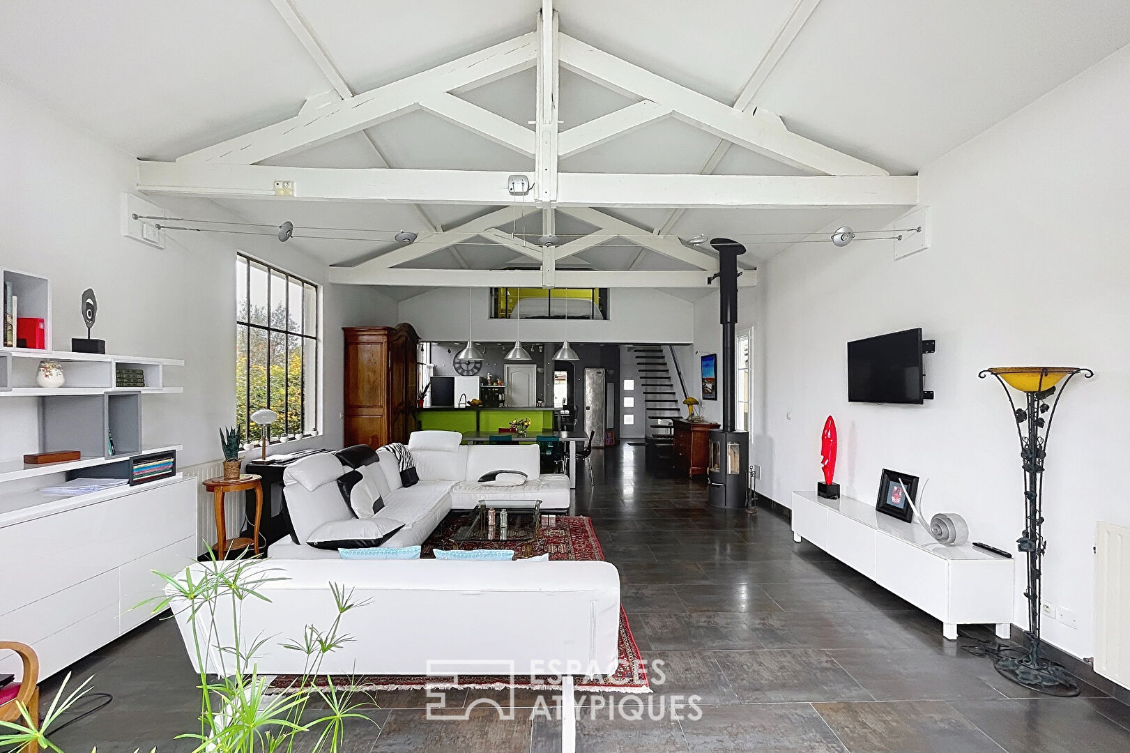 Loft-style house with terrace and swimming pool