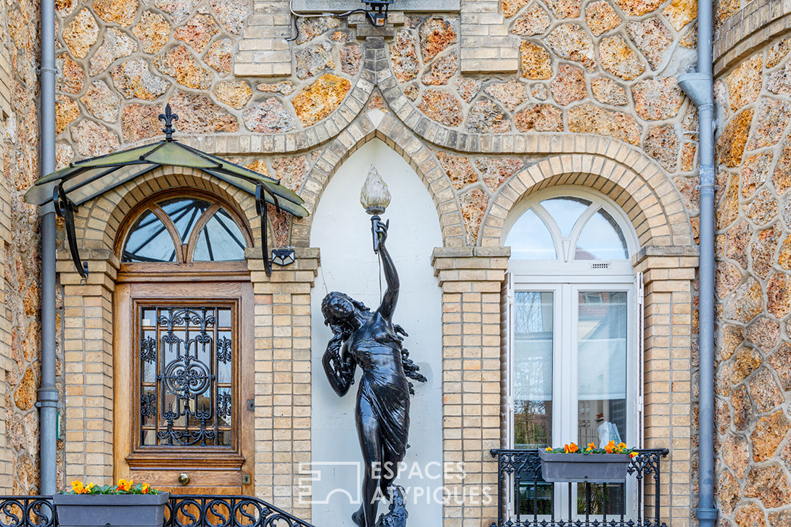 Meulière début de siècle avec dépendances et studio à Saint Martin du Tertre