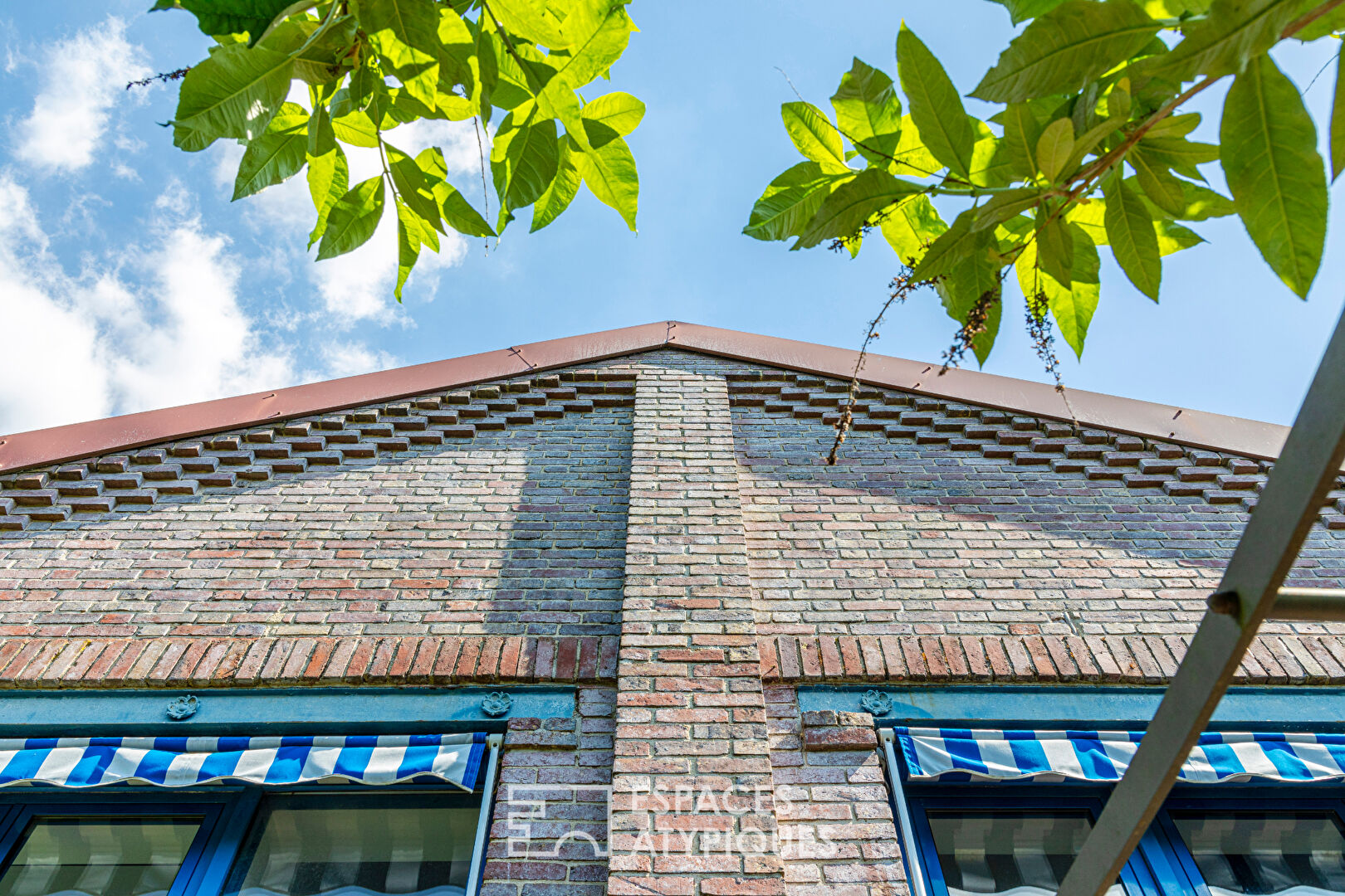 Loft industriel dans résidence sécurisée avec piscine et tennis