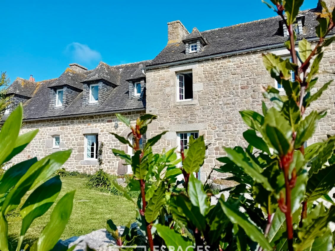 Corps de ferme rénové en bord de mer