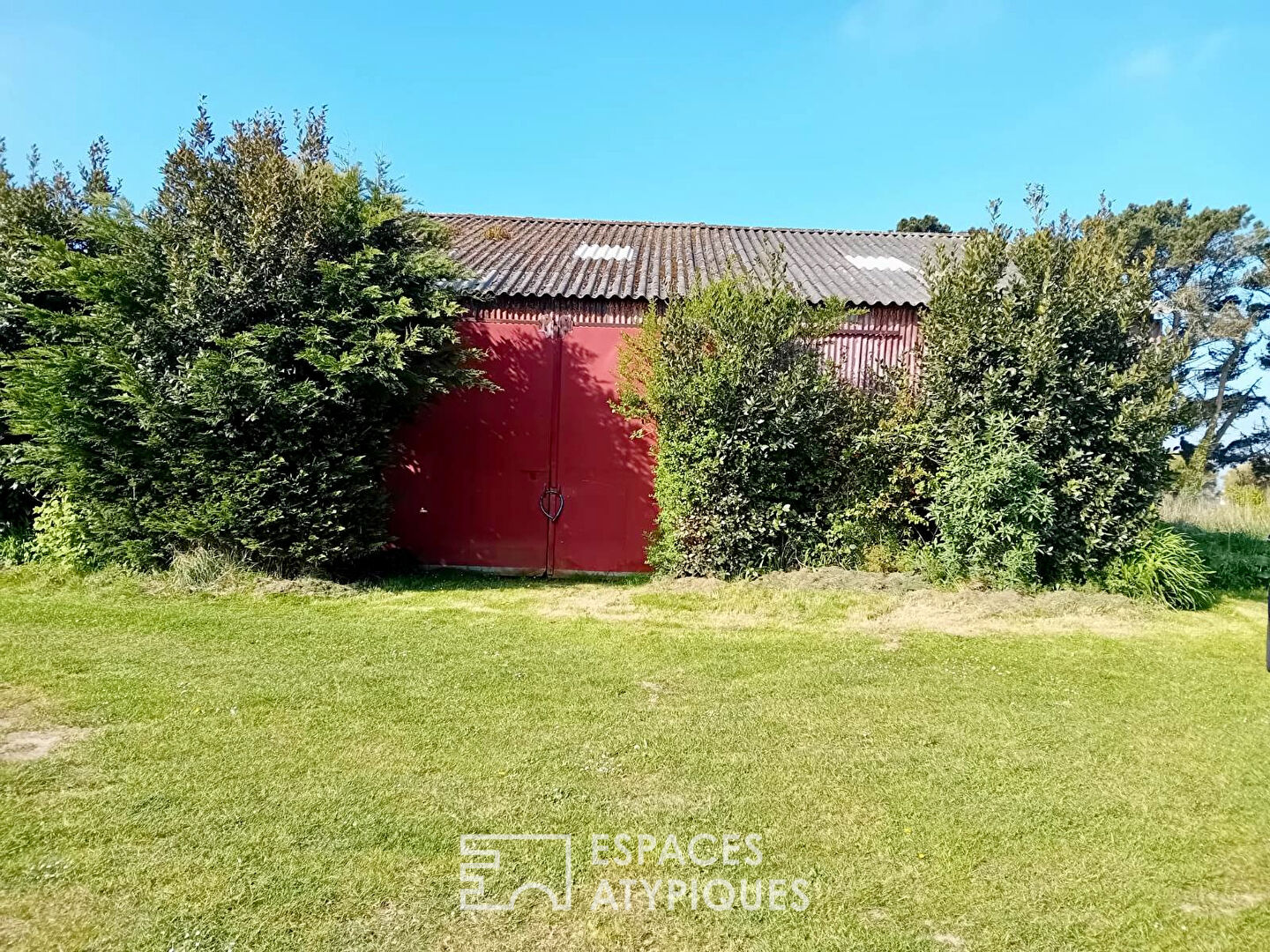 Corps de ferme rénové en bord de mer