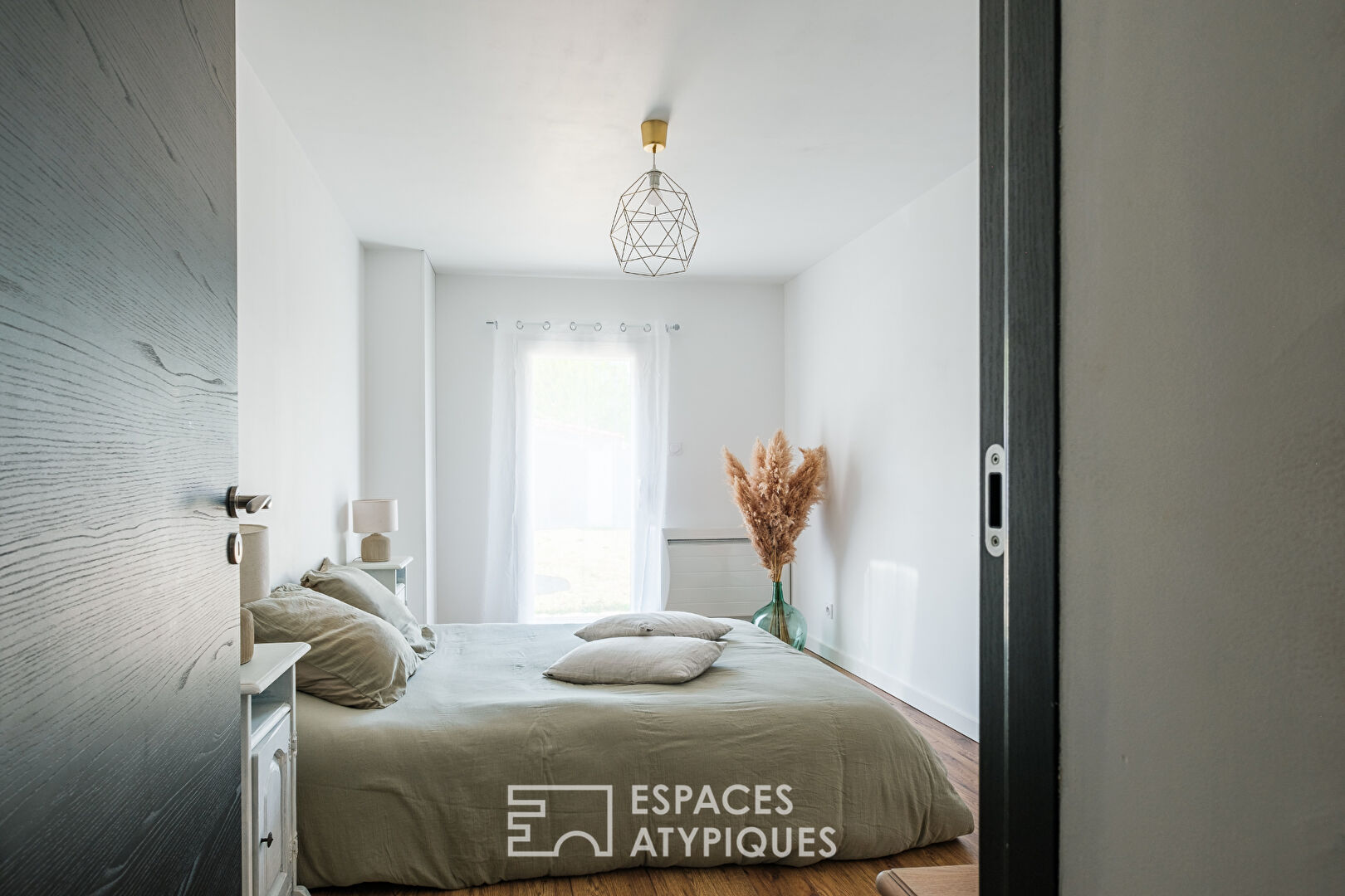 Maison familiale avec son ponton privé sur la Sèvre Niortaise