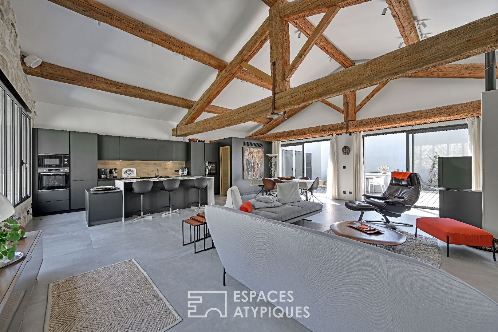 Renovated character farmhouse, between nature and modernity in Lattes