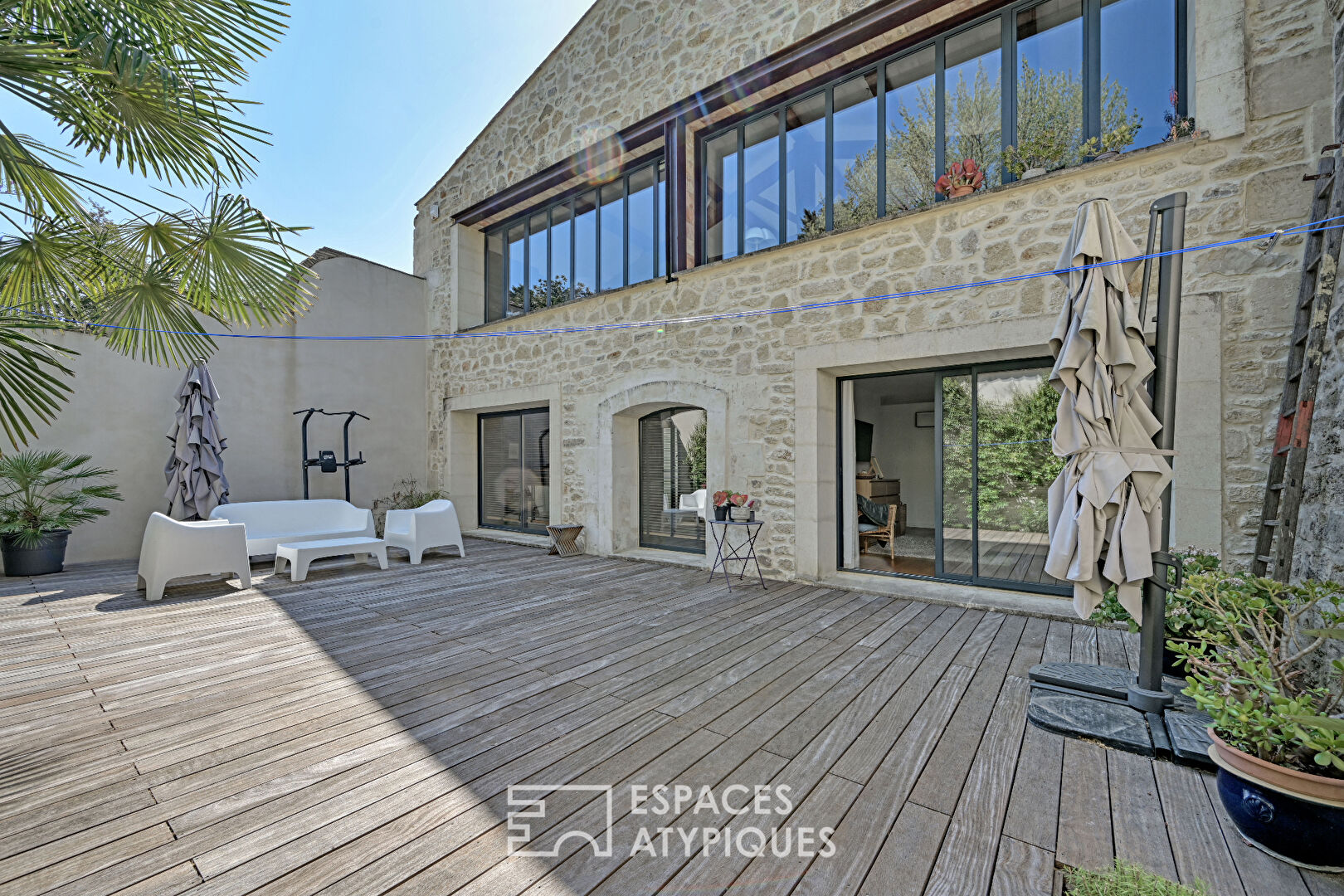 Renovated character farmhouse, between nature and modernity in Lattes