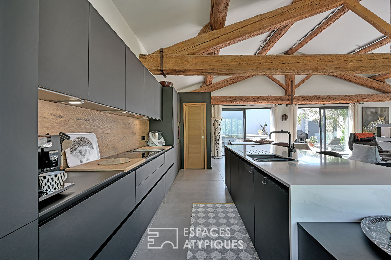 Renovated character farmhouse, between nature and modernity in Lattes
