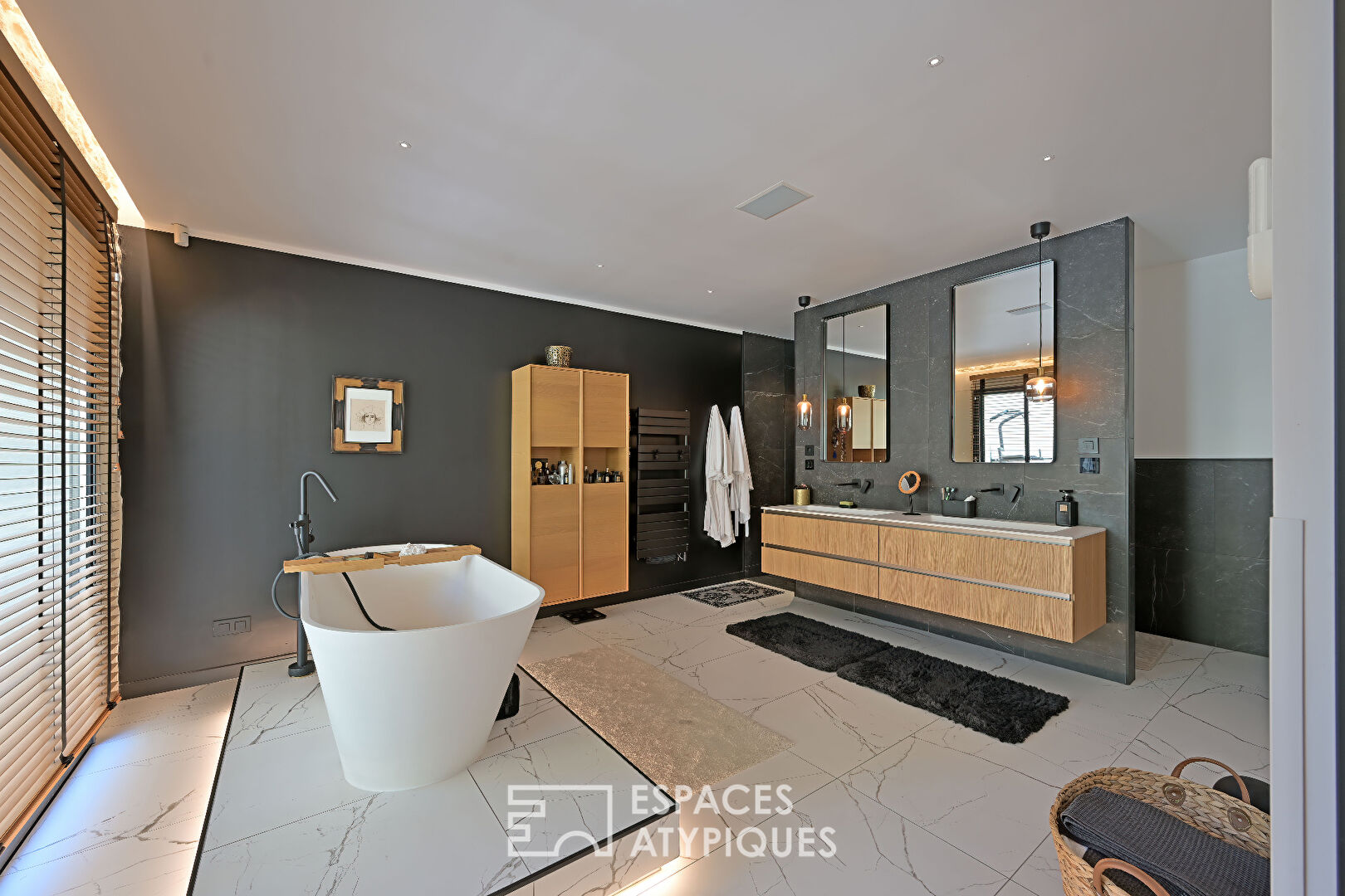 Renovated character farmhouse, between nature and modernity in Lattes