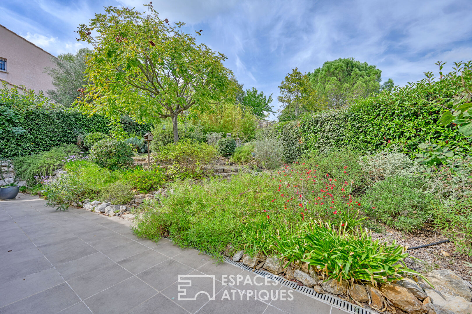 Bright family home with open views and swimming pool
