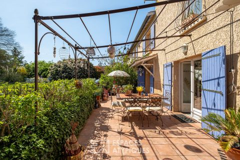 Maison de charme avec un jardin bucolique