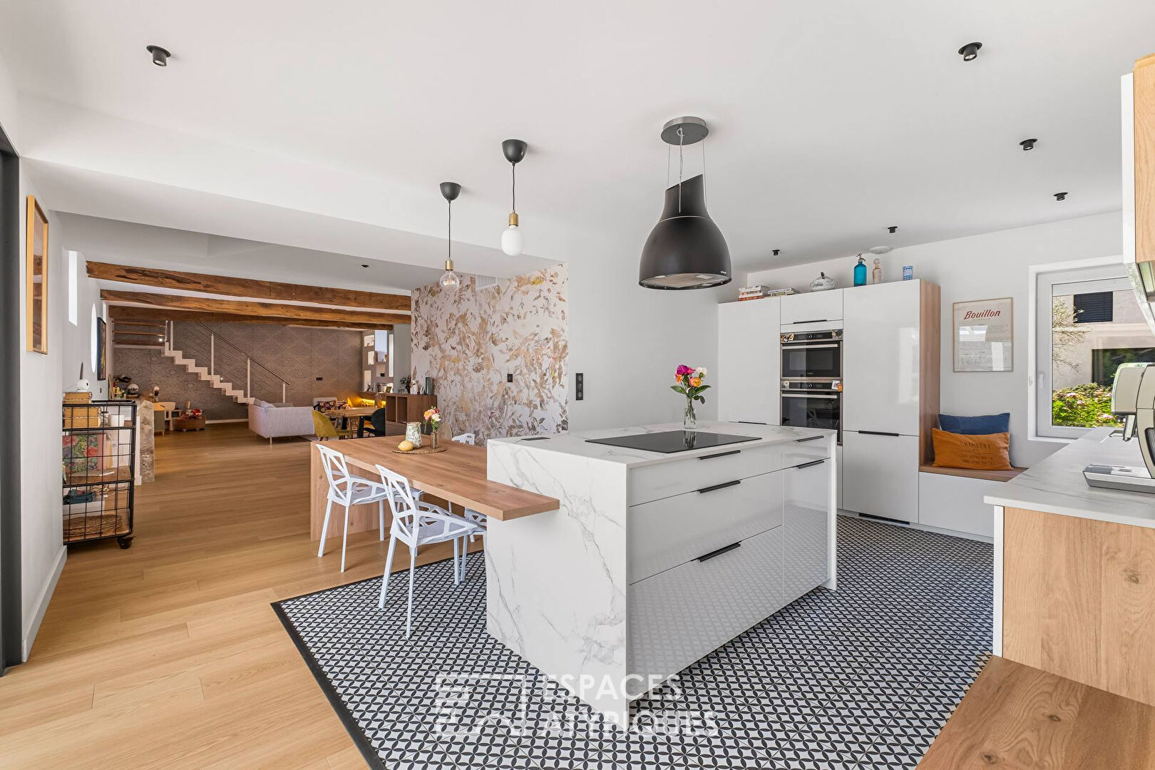 Country spirit and contemporary lines in Mionnay