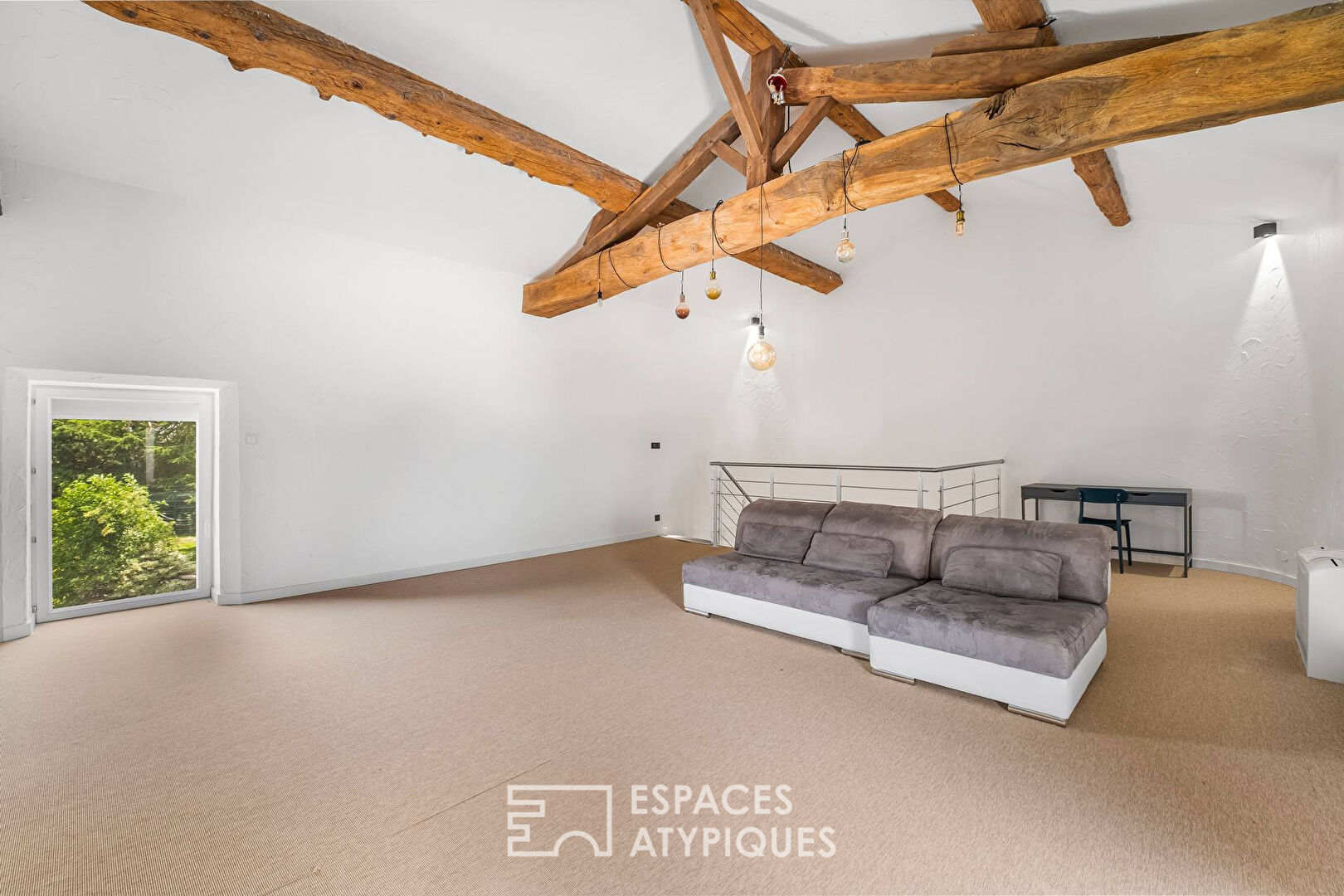 Country spirit and contemporary lines in Mionnay