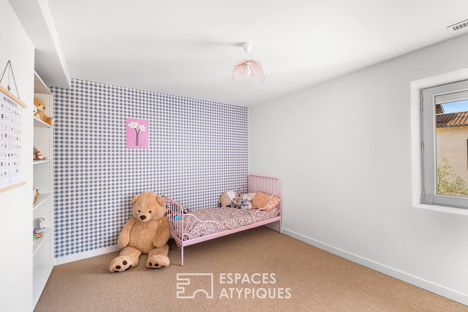 Country spirit and contemporary lines in Mionnay