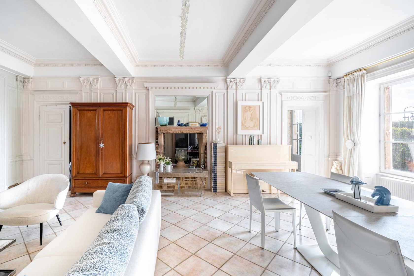 Charming garden level in an old Bourgeois building in Golden Stones