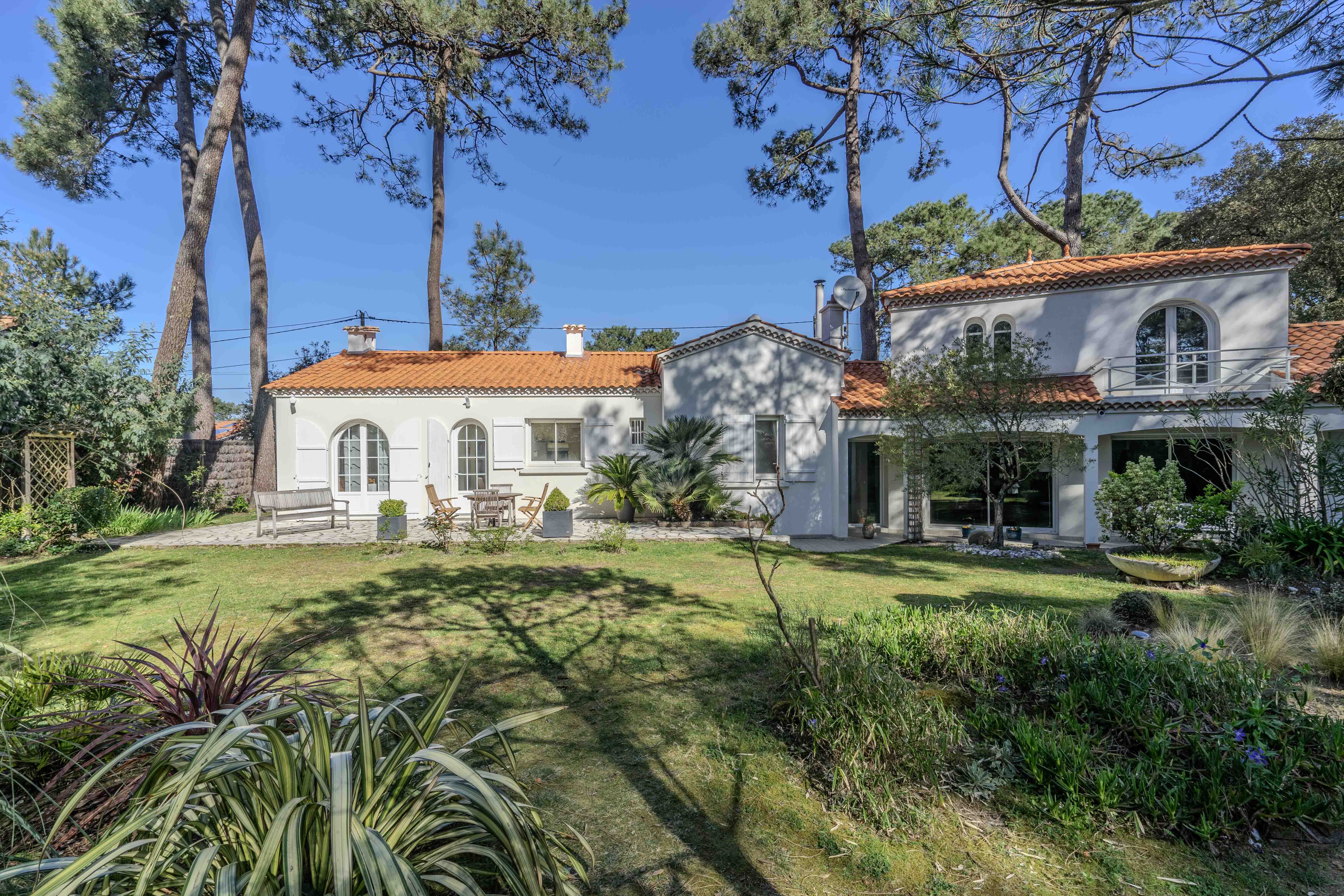 Villa méditerranéenne au coeur de sa pinède