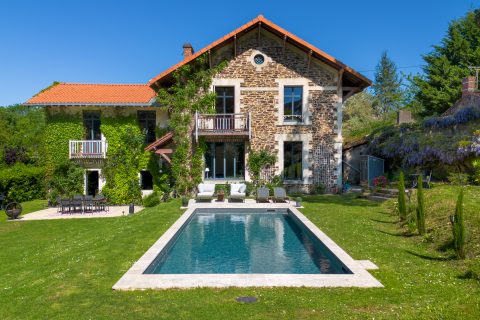Ancien relais de chasse rénové sur son parc remarquable