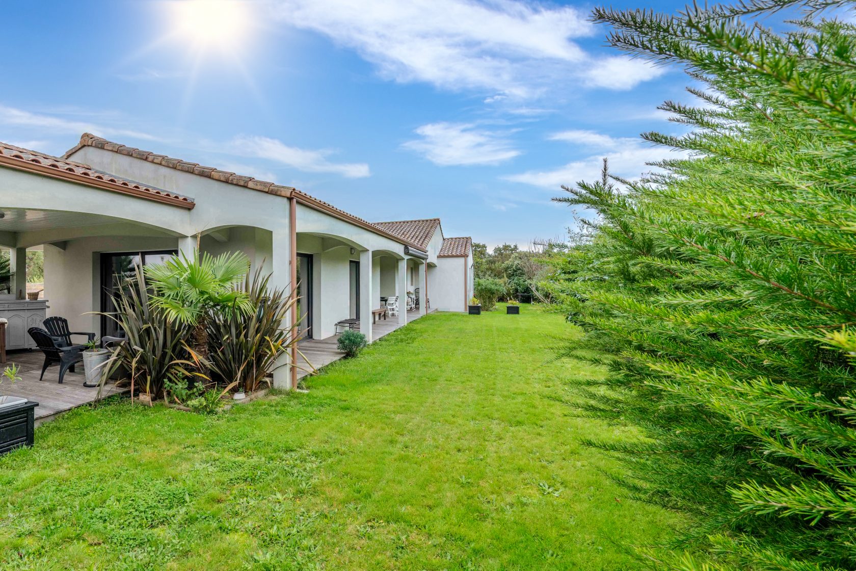 Single-storey villa nestled at the end of its cul-de-sac