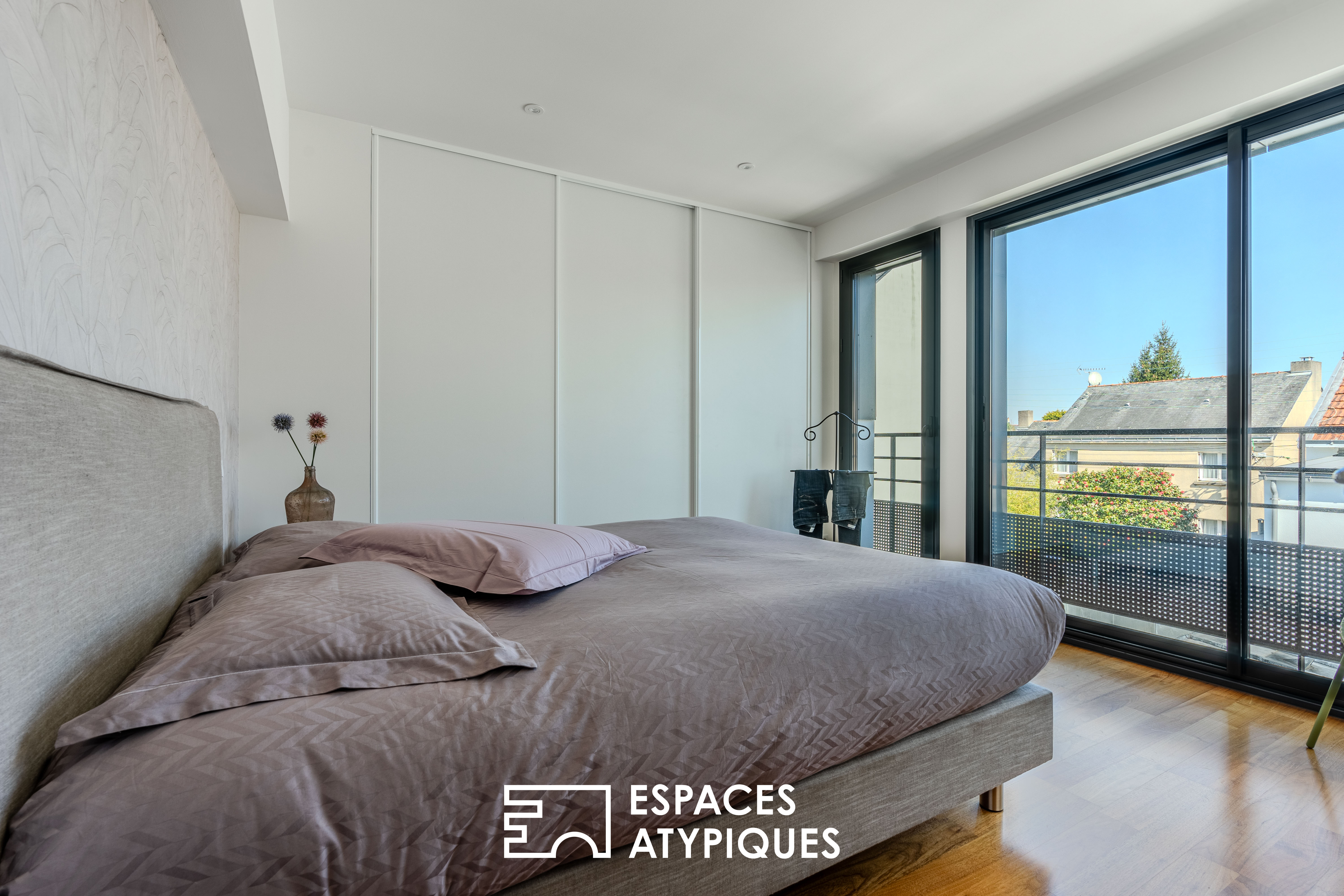 Contemporary, Quiet and Bright House – Nantes Rond-Point de Rennes