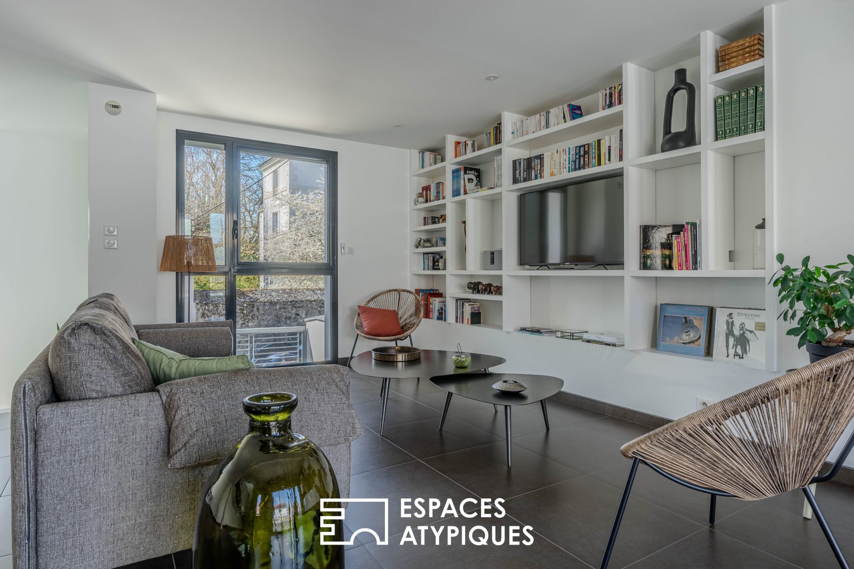 Contemporary, Quiet and Bright House – Nantes Rond-Point de Rennes