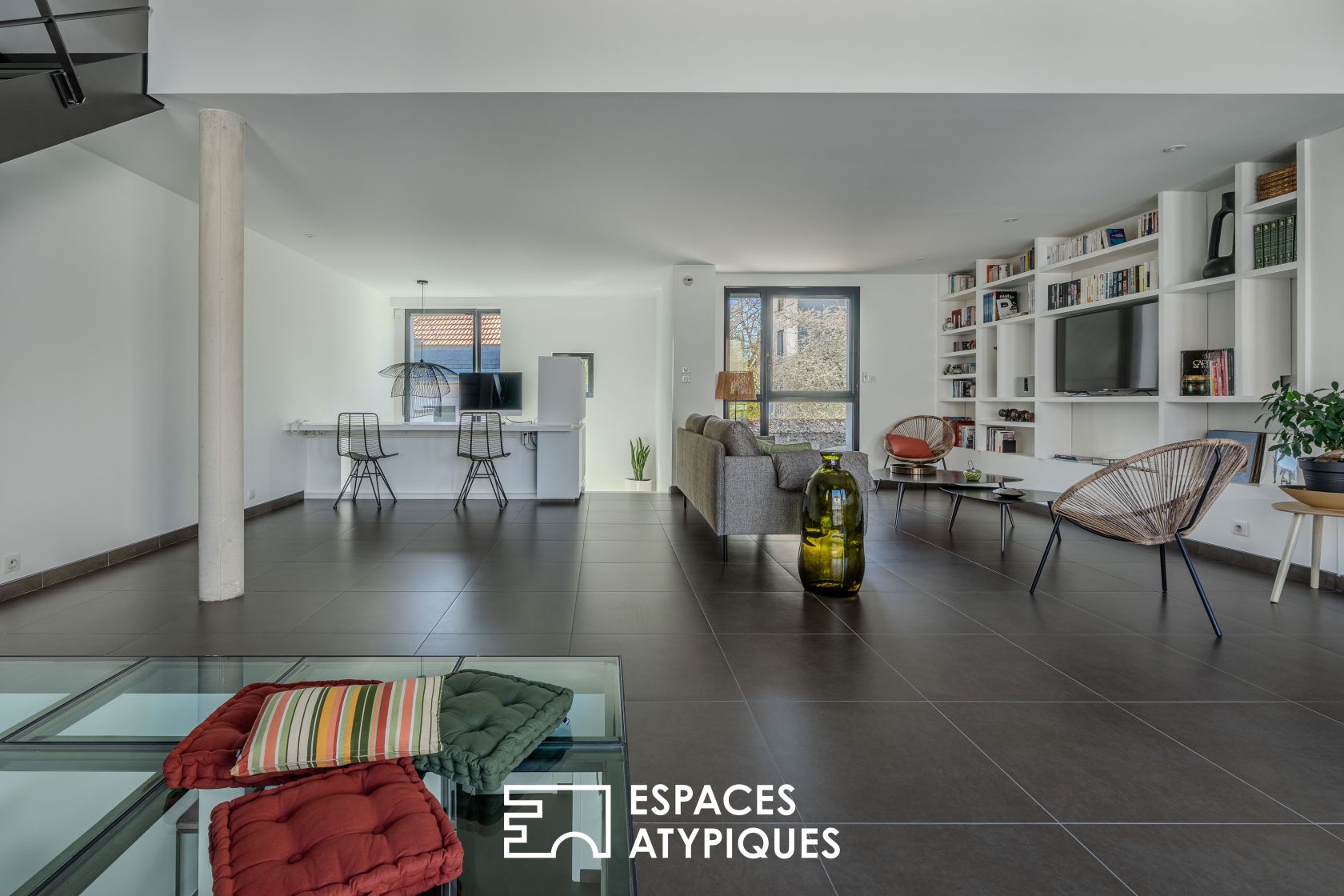 Contemporary, Quiet and Bright House – Nantes Rond-Point de Rennes