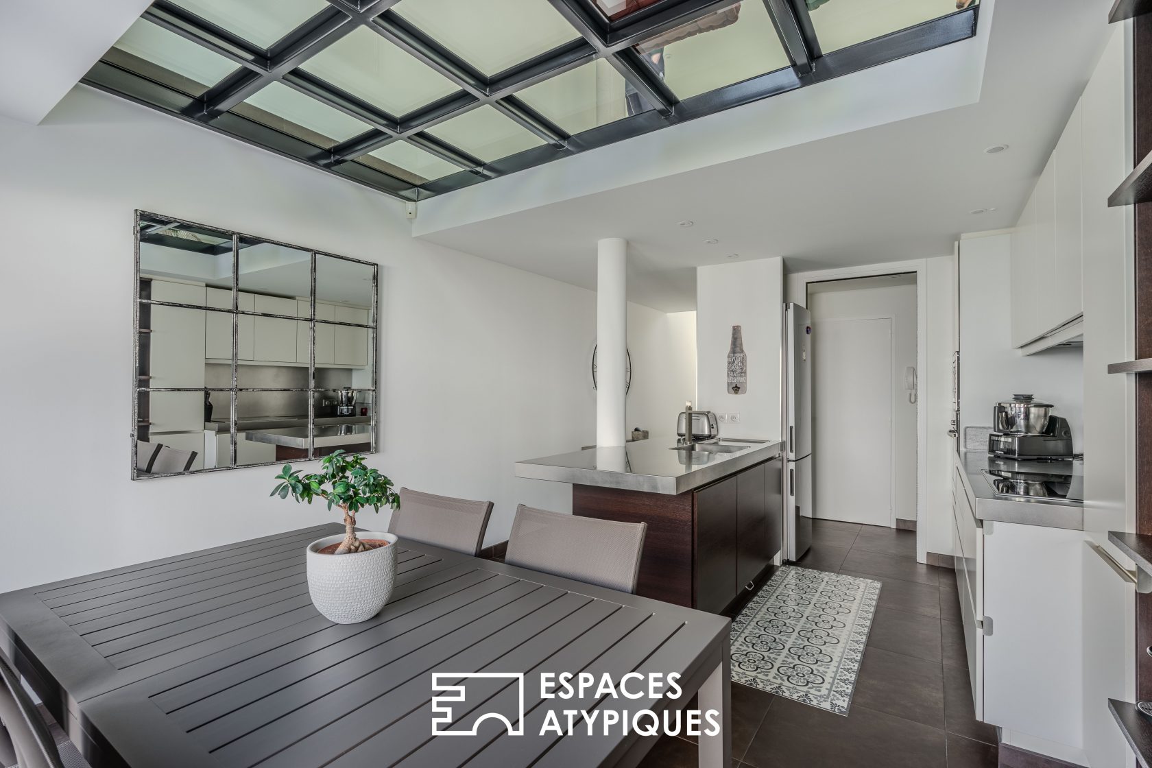 Contemporary, Quiet and Bright House – Nantes Rond-Point de Rennes