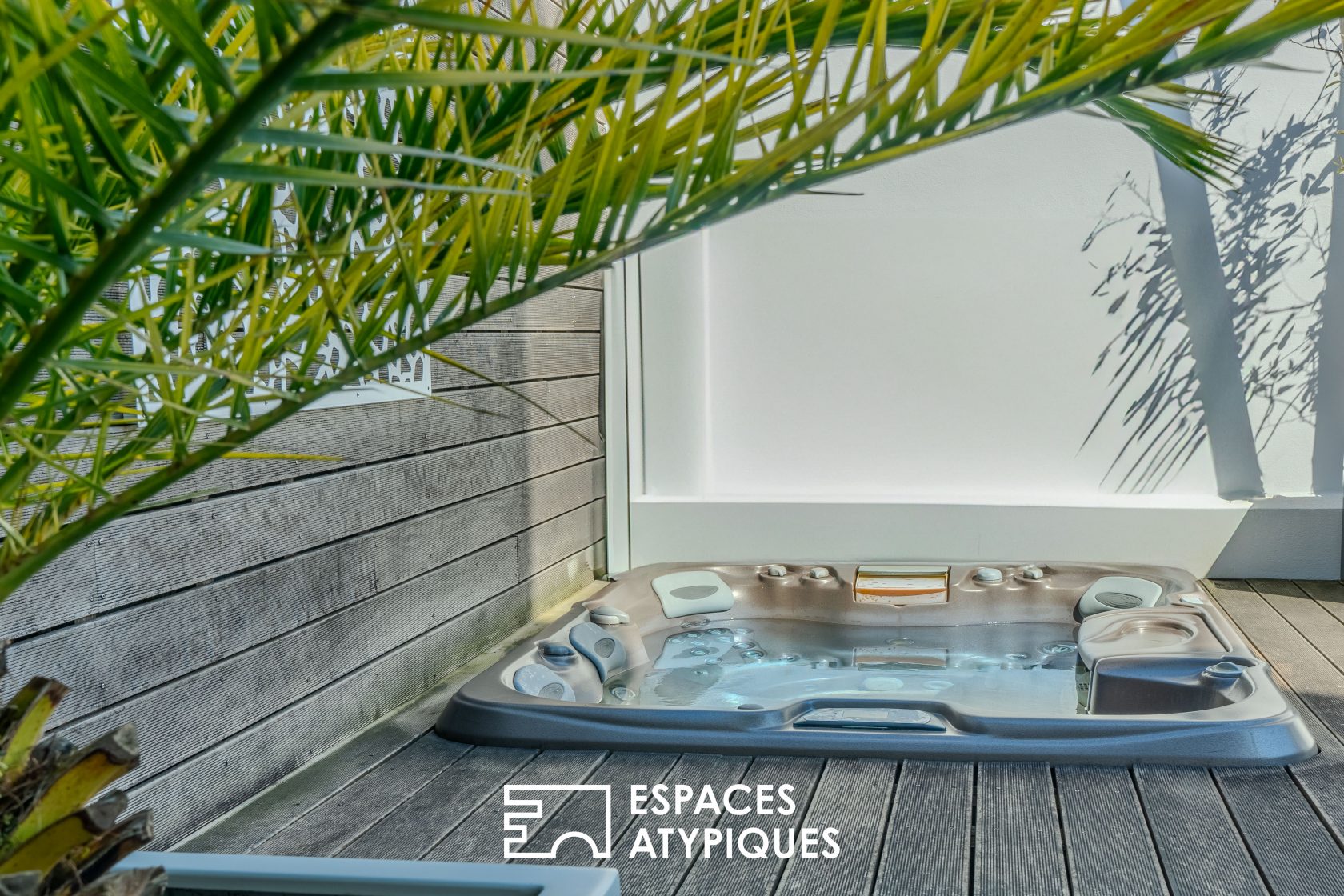 Contemporary, Quiet and Bright House – Nantes Rond-Point de Rennes