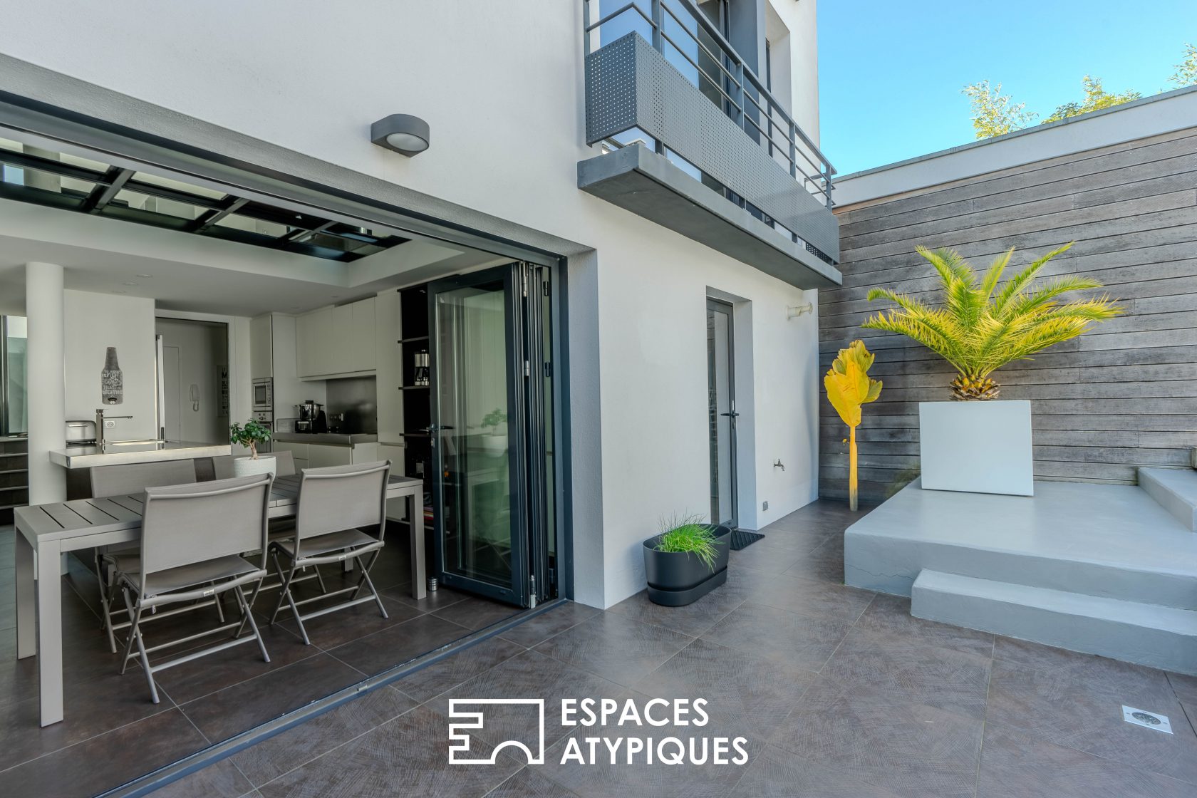 Contemporary, Quiet and Bright House – Nantes Rond-Point de Rennes