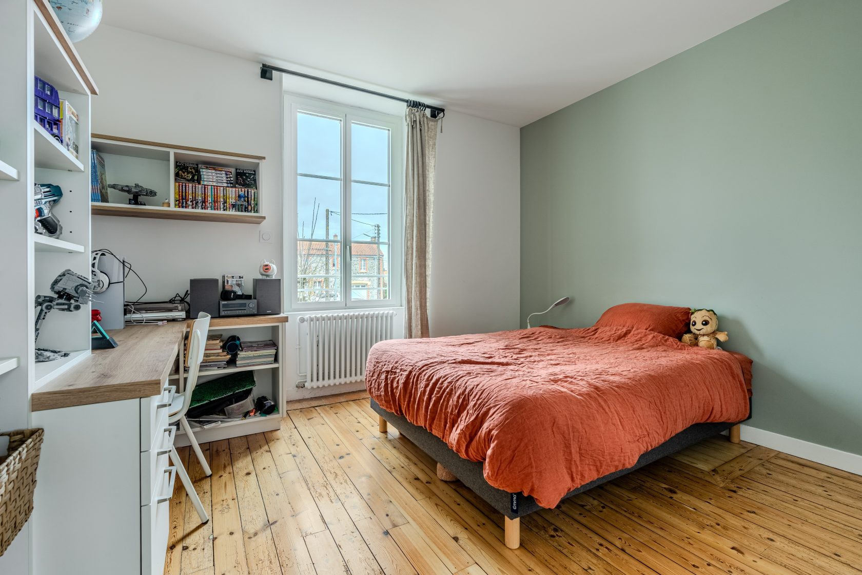 Maison du XIX ème et son annexe rénovées avec soin.