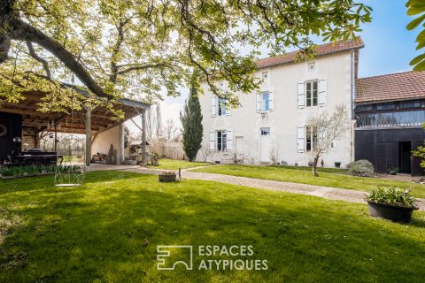 Ancienne école réhabilitée en propriété de charme avec piscine