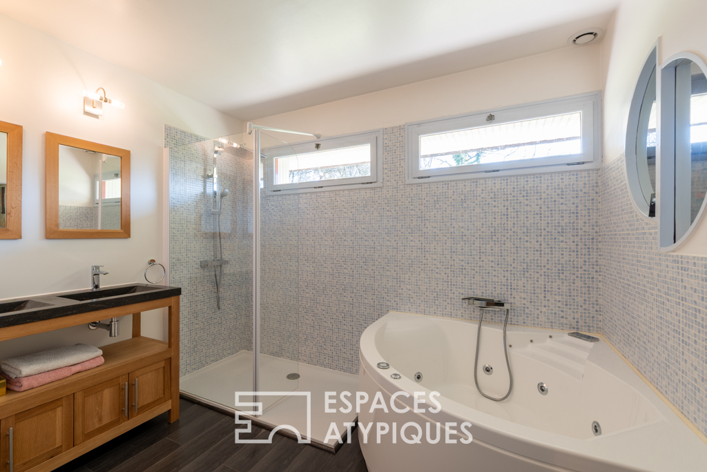 Maison d’architecte vintage et son parc boisé à quinze minutes de Rennes