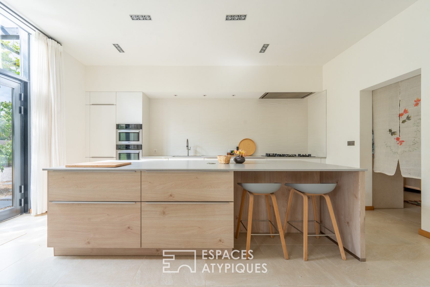 The architect’s villa with contemporary curves
