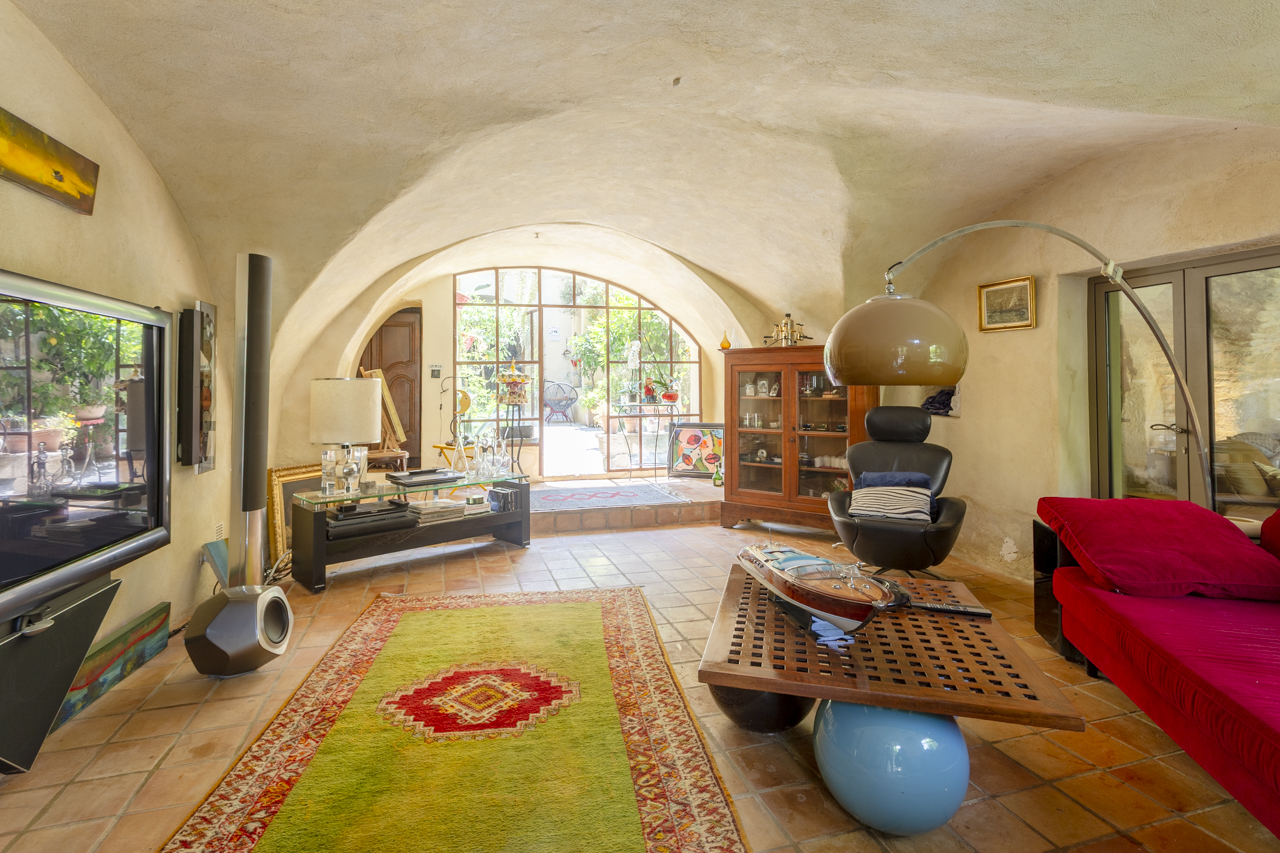 Warm furnished house in the heart of the village with garden