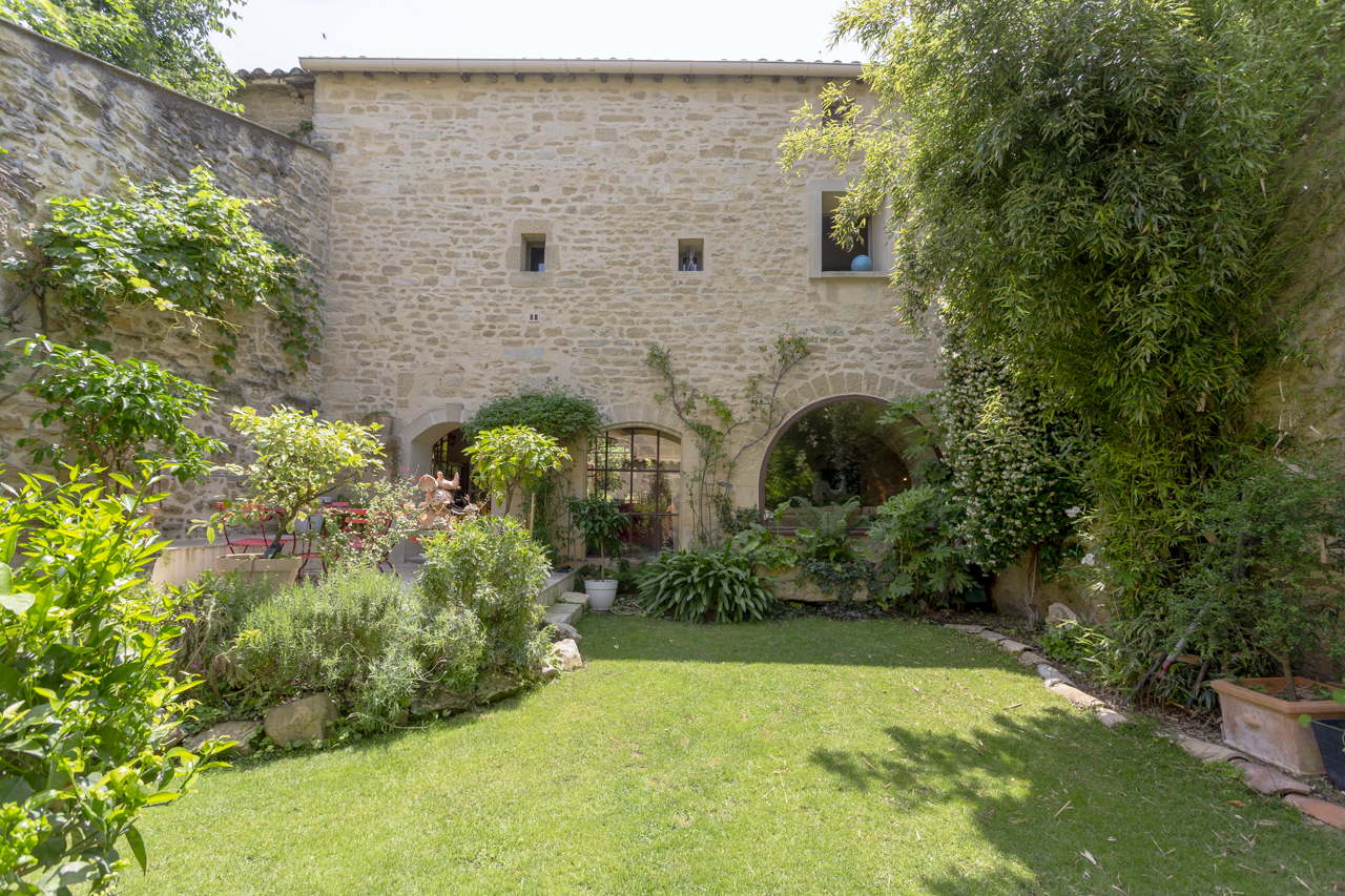Warm furnished house in the heart of the village with garden