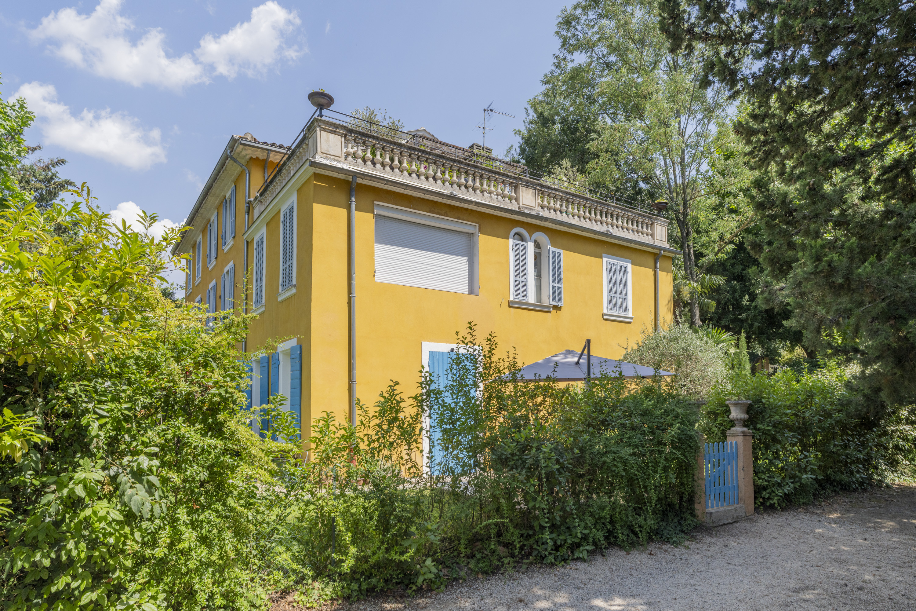 Remarkable apartment in the heart of a 19th century Bastide