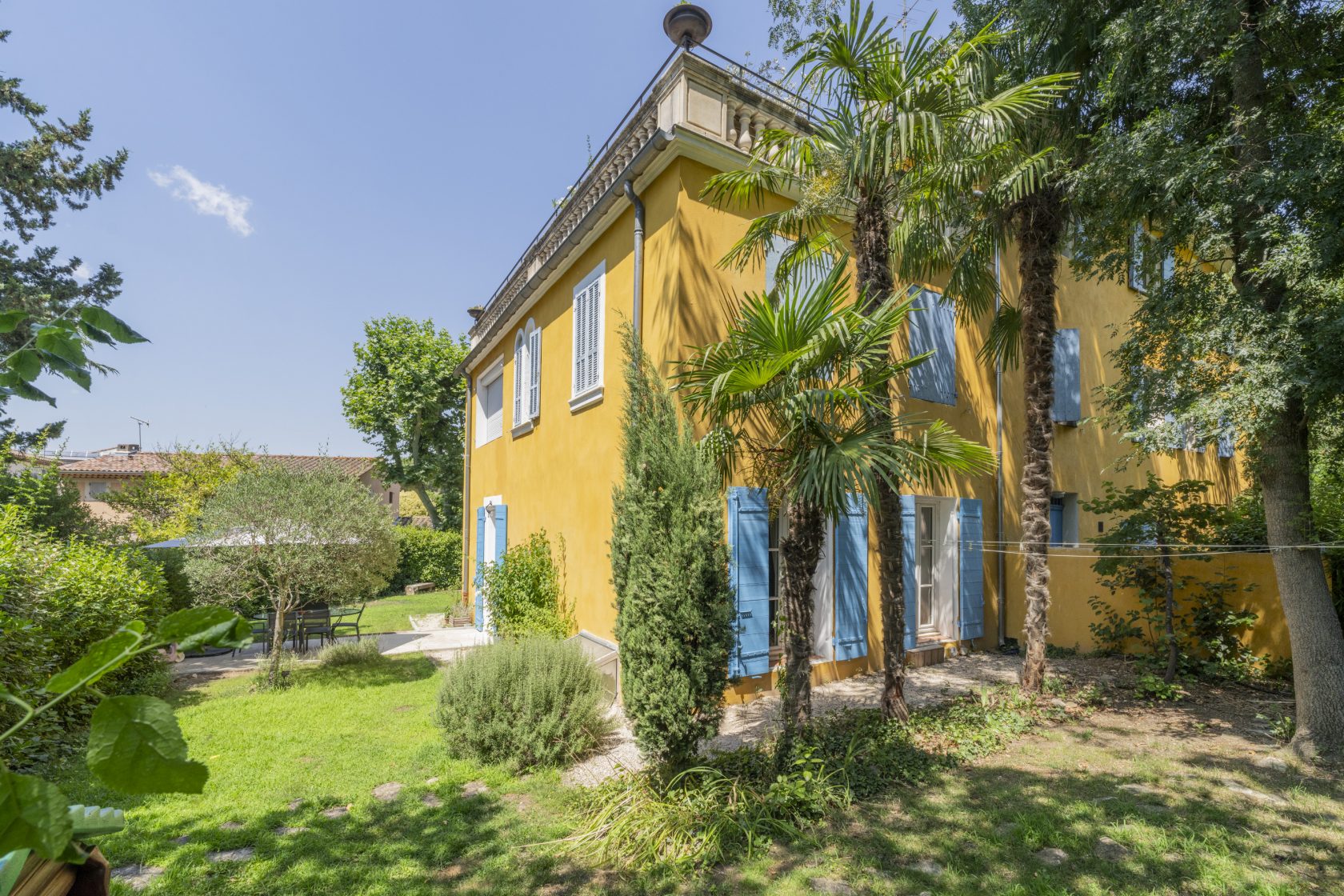 Remarkable apartment in the heart of a 19th century Bastide