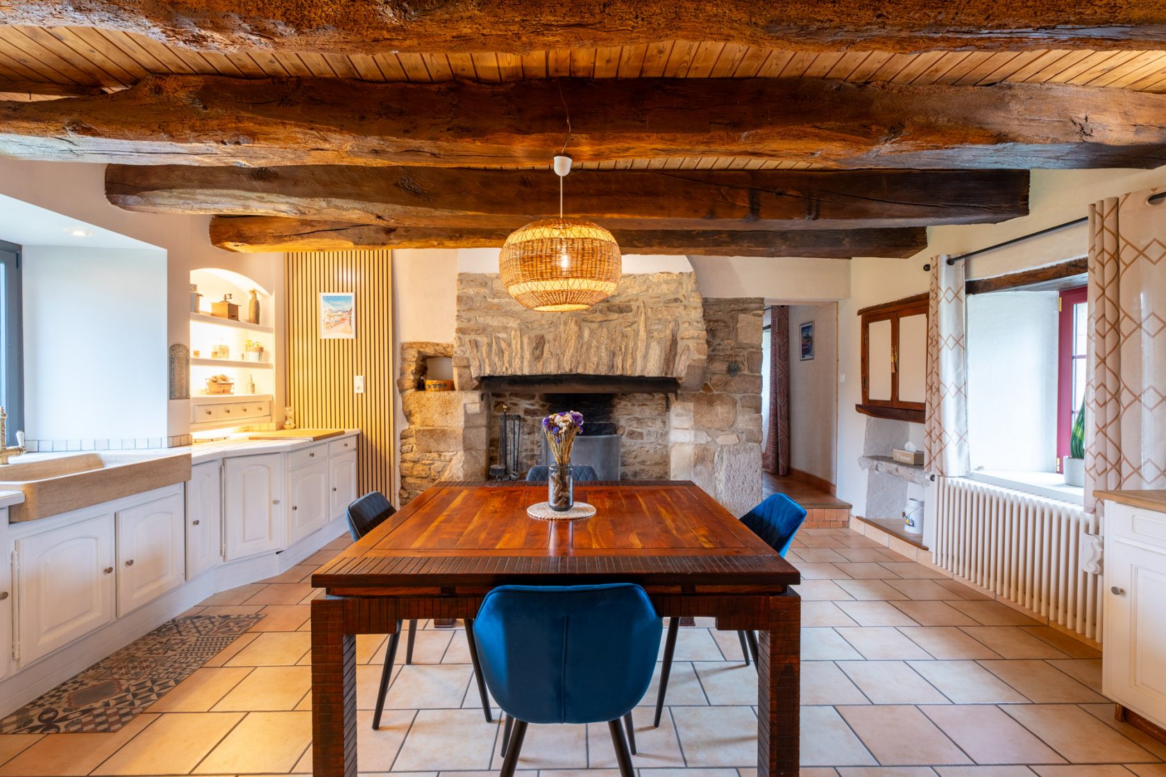 Charme et authenticité : superbe chaumière en pierre aux portes de Vannes