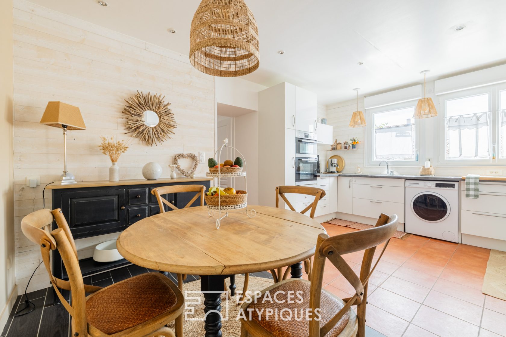 Flowery town house by the sea
