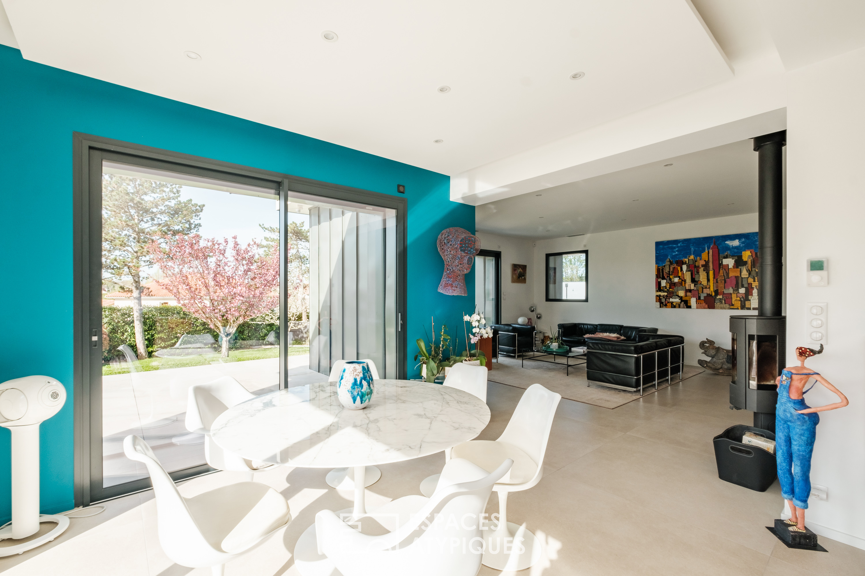 Surprenante contemporaine aux prestations haut de gamme