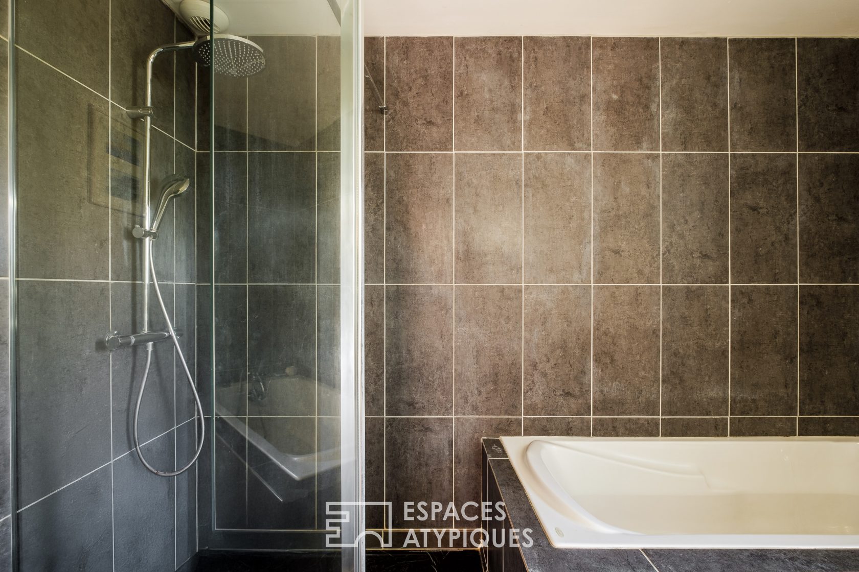 Maison d’architecte avec piscine et patio