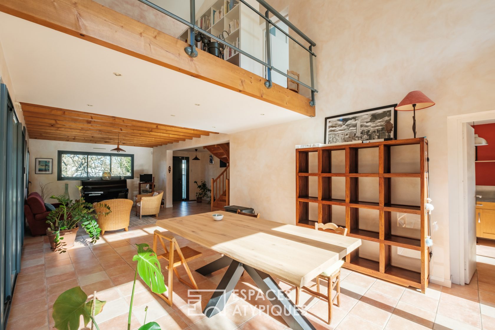 Maison d’architecte avec piscine et patio